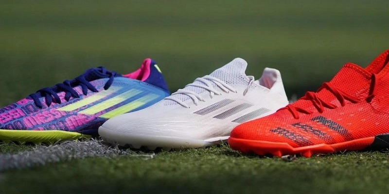 Cách chọn giày đá bóng phù hợp nhất trên sân cỏ nhân tạo theo Size giày.